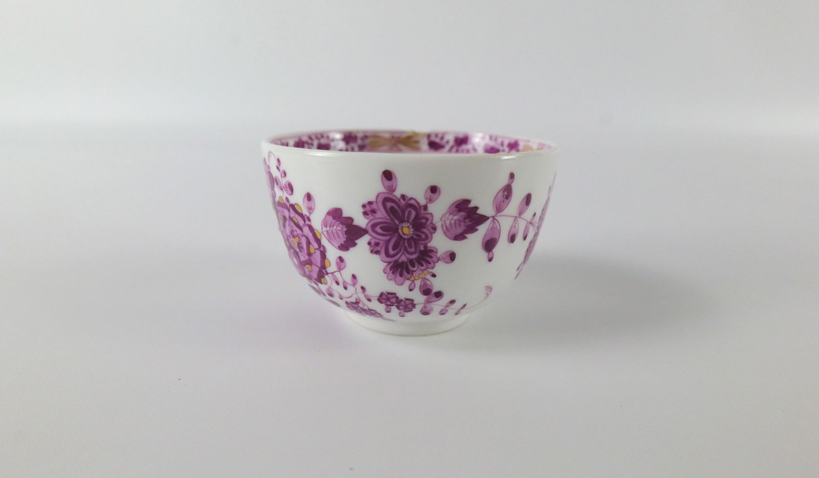 18th Century Meissen Hand Painted Tea Bowl (1 of 9)