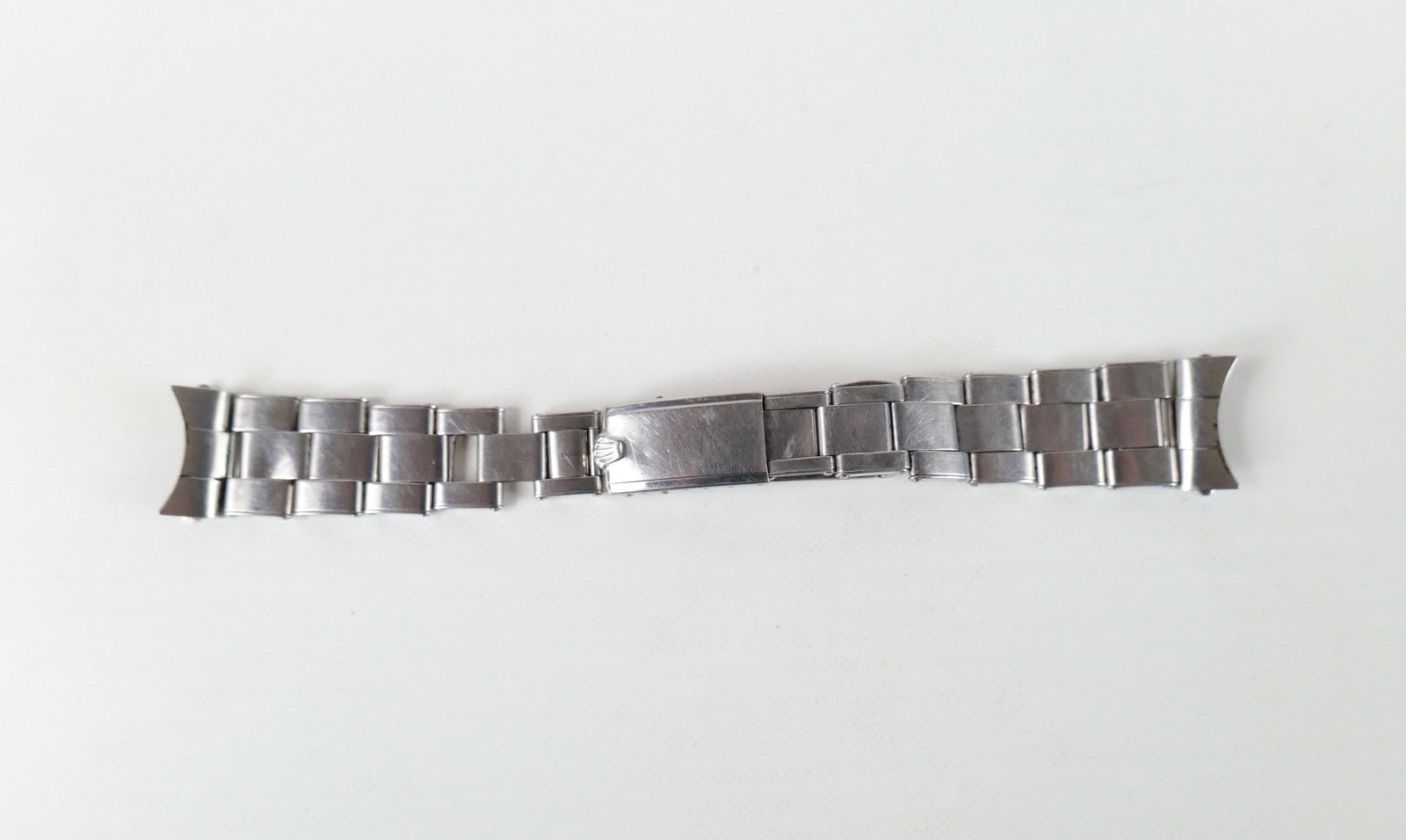 Vintage Rolex Stretch Rivet Style Stainless Steel Band: Vintage Rolex Stretch Rivet Style Stainless Steel Band. No. 60 on band ends. Expandable Design. Fits Rolex's with a 19mm lug width. Scratching and scuffing to the band. All invoices must be paid withi