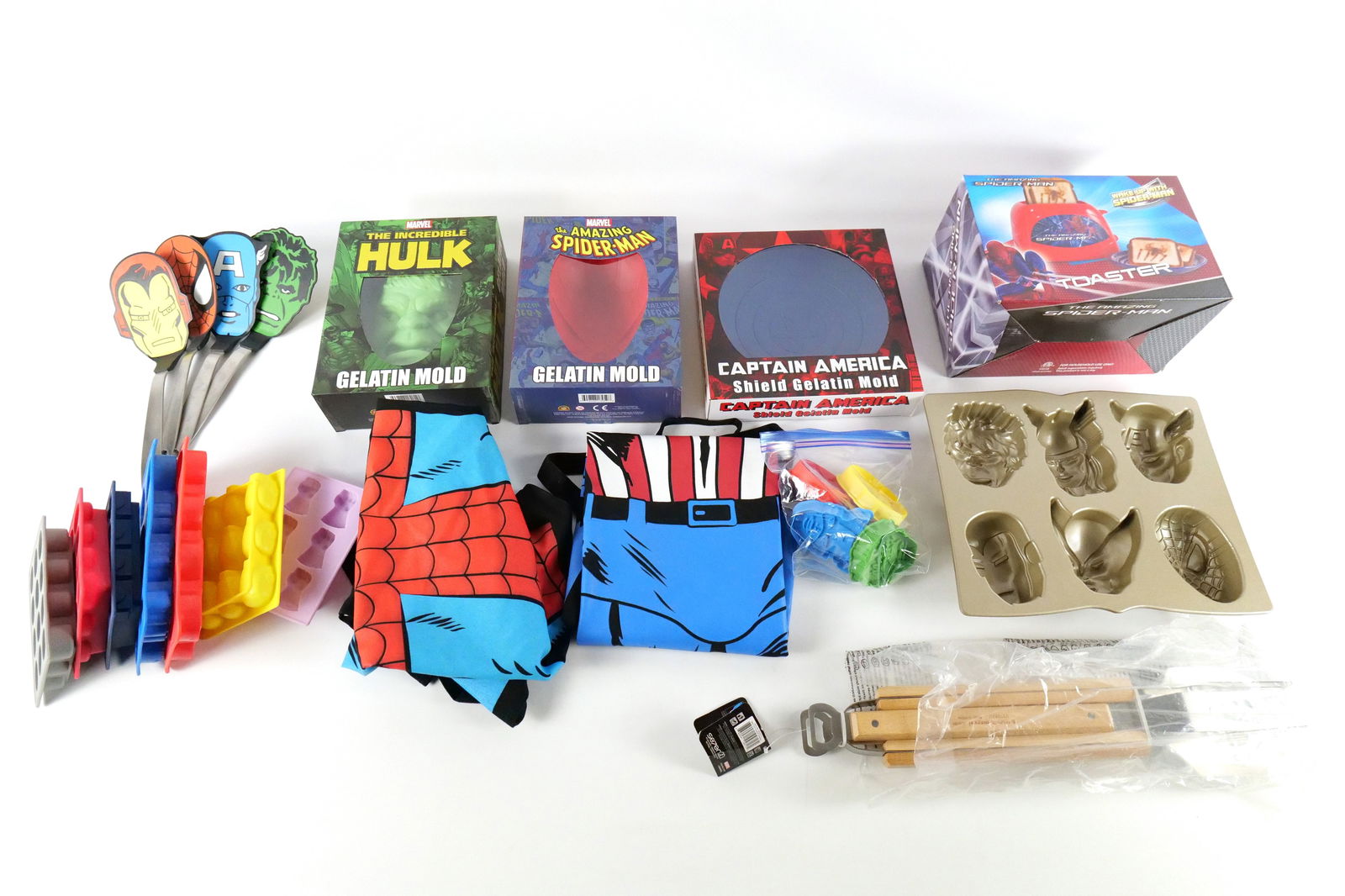Lot of Marvel Kitchen Items (1 of 8)