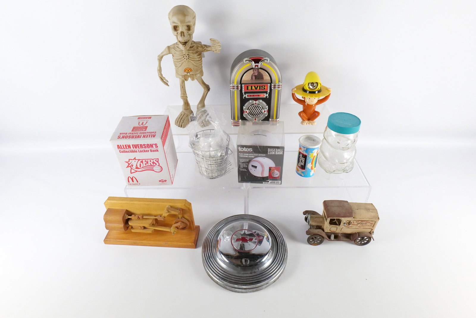 Group Lot of Toys and Banks (1 of 13)