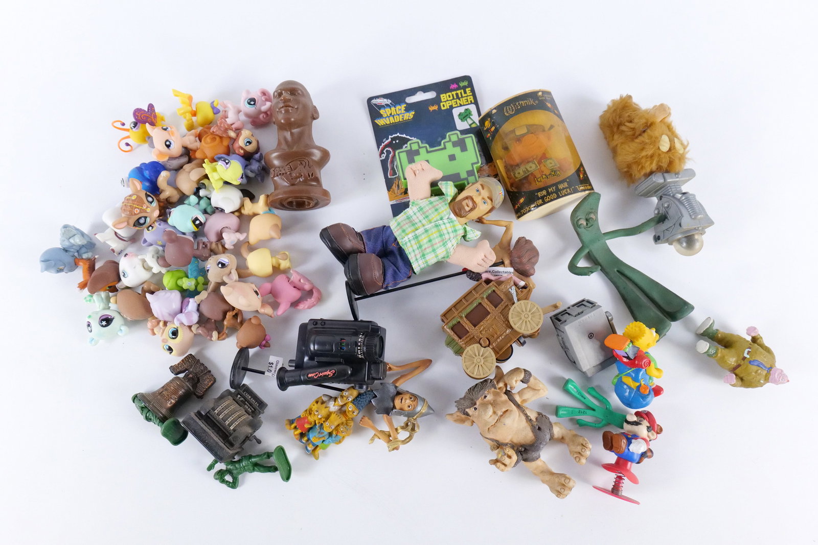 Group Lot of Toys and Collectibles (1 of 5)