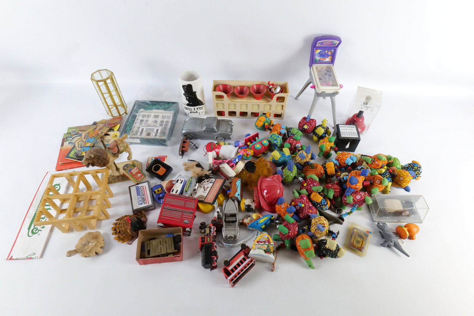 Group Lot of Toys and Collectibles: Group Lot of Toys and Collectibles. Including Turtle Garland, Plastic Toys, Plastic Barbie Pinball Machine, Gone with the Wind House Decoration, and Much More. All invoices must be paid within 24 hour