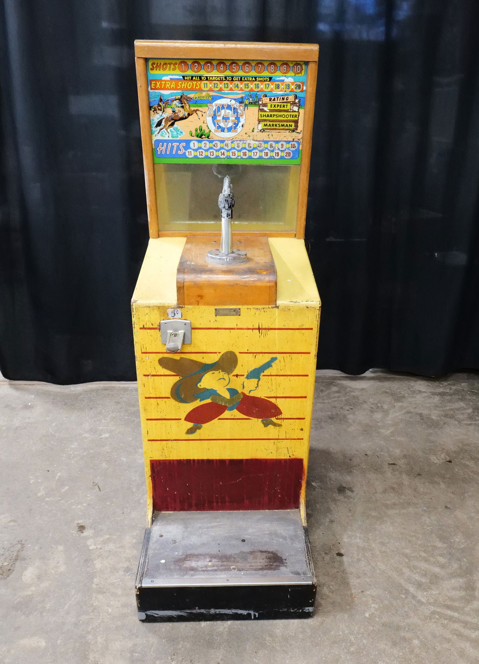 Vintage Bally's Bull's Eye 5 Cent Arcade Machine (1 of 9)