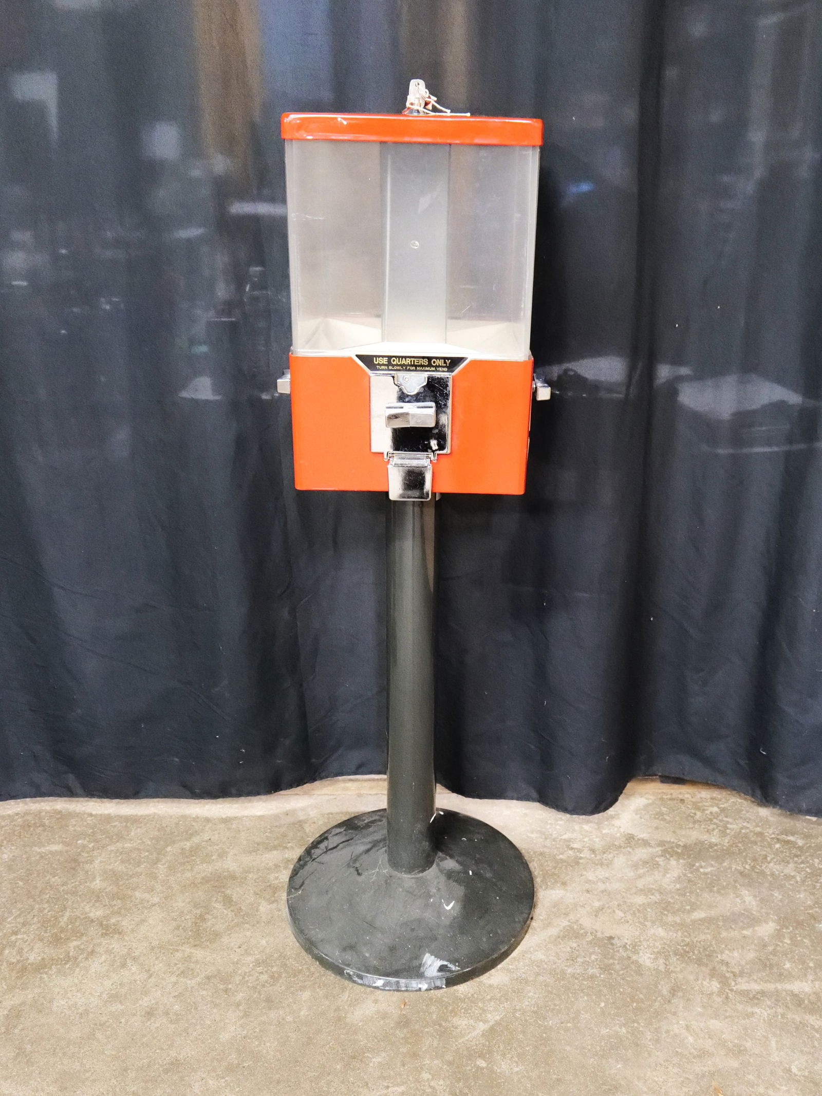 Four Sided Gumball Machine with Rotating Top (1 of 6)