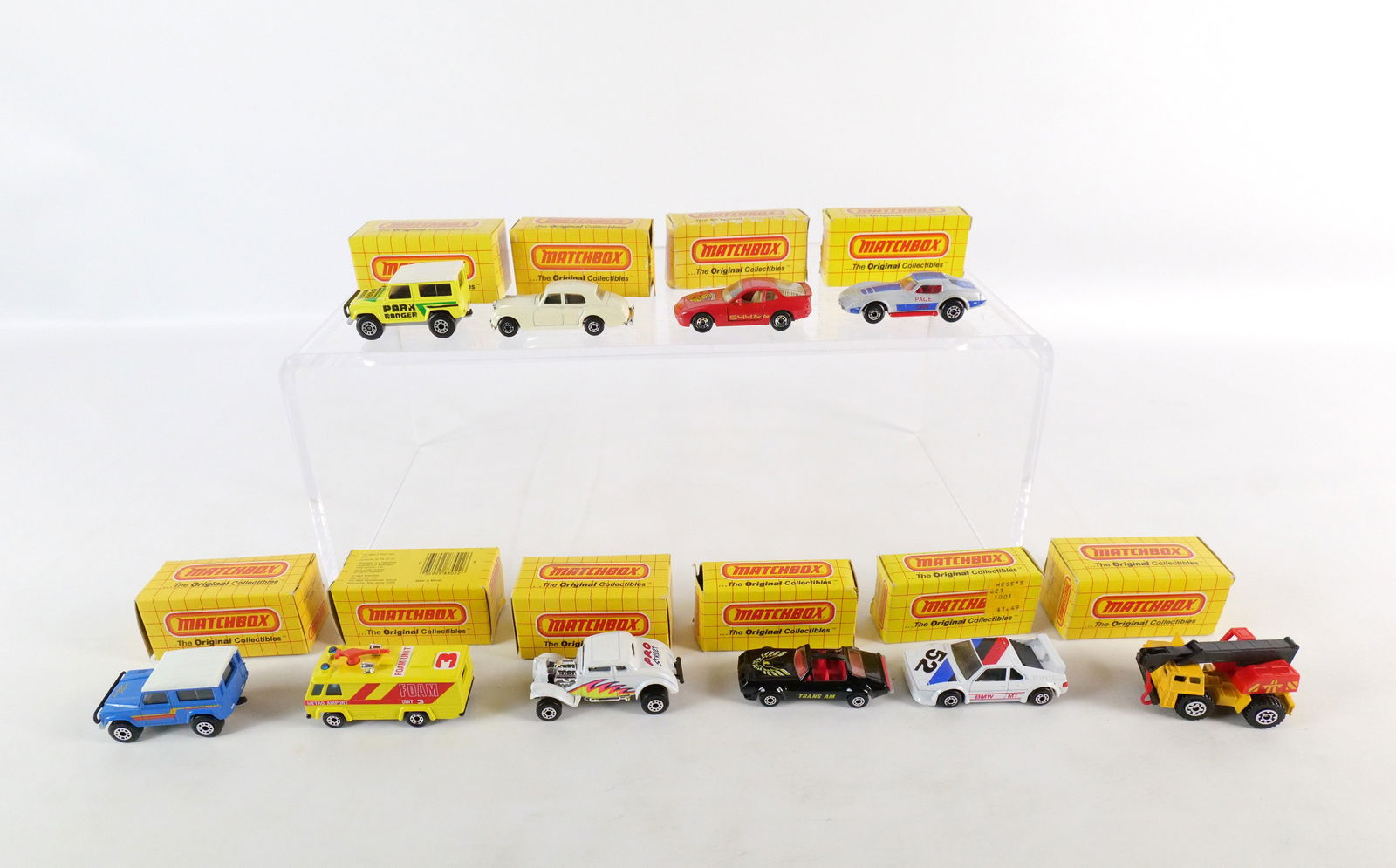 Lot of 10 Matchbox Cars with Original Boxes: Lot of 10 Matchbox Cars with Original Boxes. Circa 1980's. All invoices must be paid within 24 hours of the sale. We offer multiple shipping options, please read the shipping terms to understand your