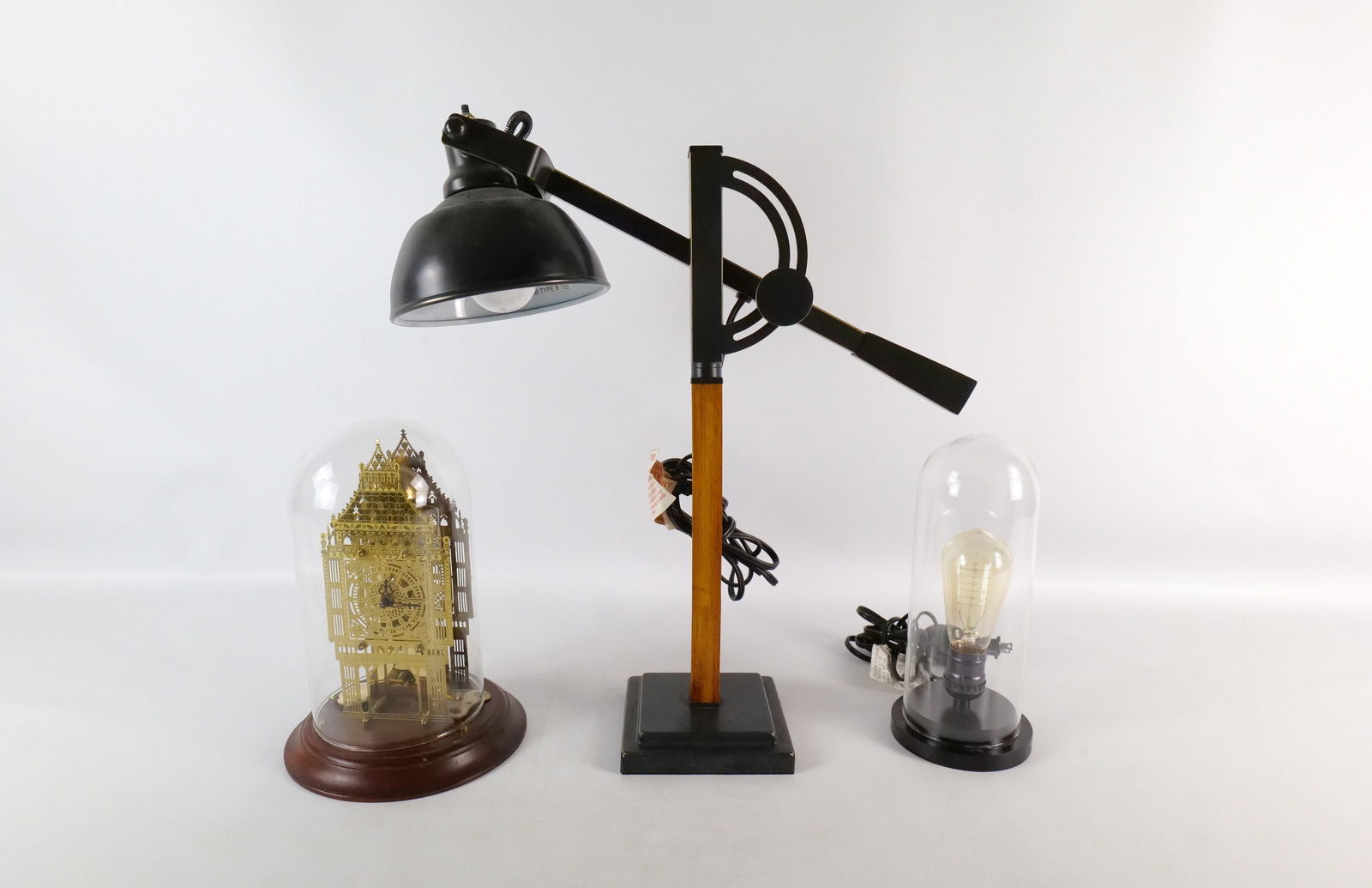 Lot of Lights and Big Ben Skeleton Clock: Lot of Lights and Big Ben Skeleton Clock. Lights have been tested and are working. The Big Ben Franklin Mint Skeleton Clock has the pendulum. Tallest measures 21". All invoices must be paid within 24