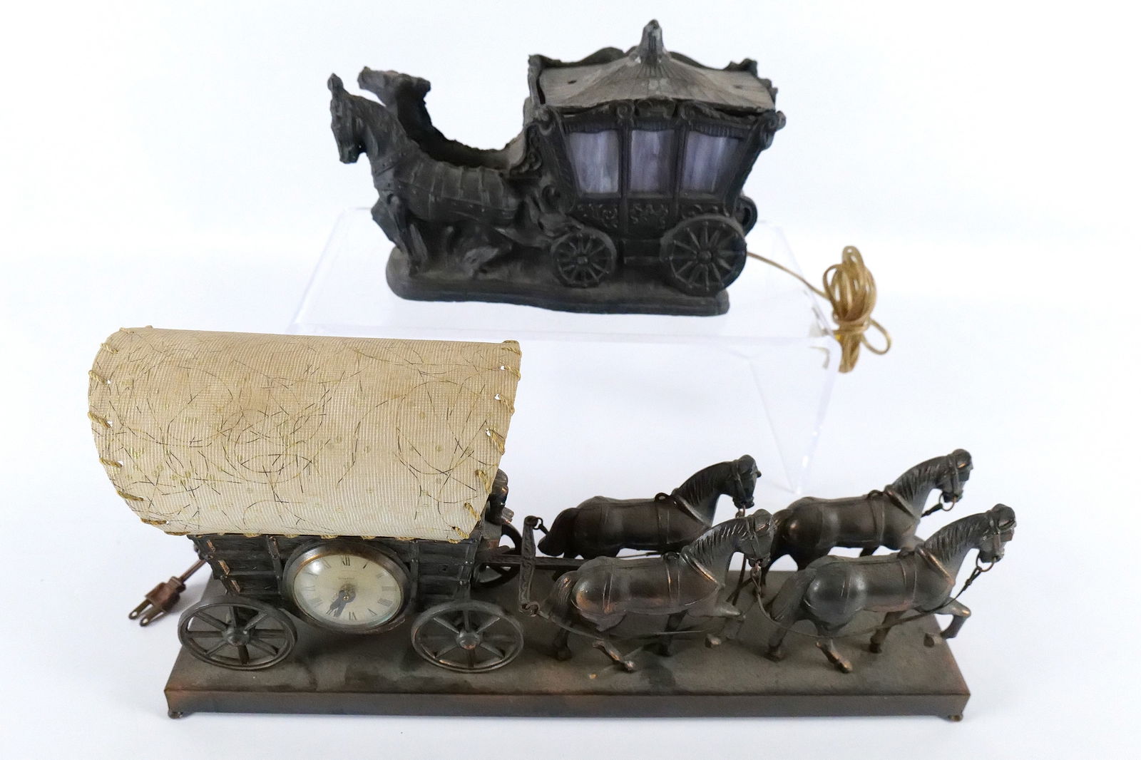 Lot of 2 Horse and Wagon Lamps (1 of 15)