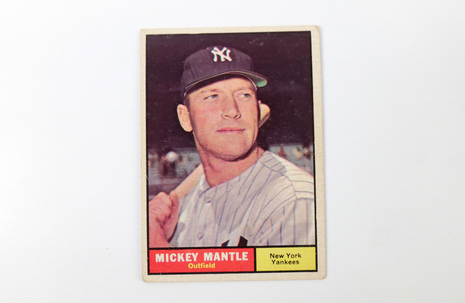 Mickey Mantle #300 - 1961 Topps: Mickey Mantle #300 - 1961 Topps. We are not experts in grading. What we can say is the card is free from major creases and tearing. Please look at all photos for a more detailed condition description.