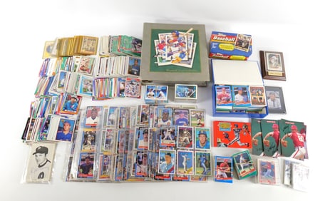 Lot of Loose Baseball Cards