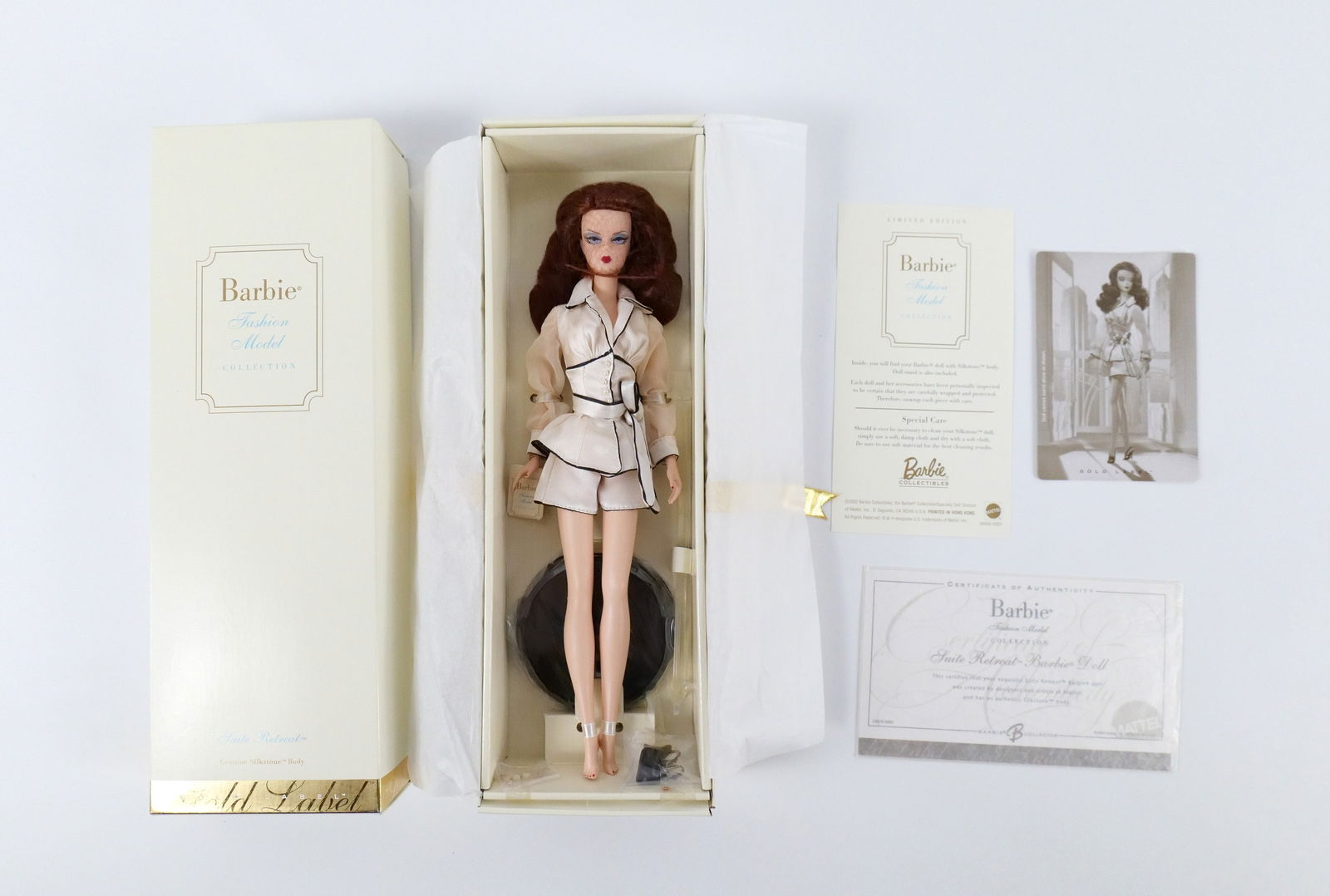 Suite Retreat Silkstone Gold Label Barbie Doll: Suite Retreat Silkstone Gold Label Barbie Doll - Fashion Model Collection. New in Box. All invoices must be paid within 24 hours of the sale. We offer multiple shipping options, please read the shippi