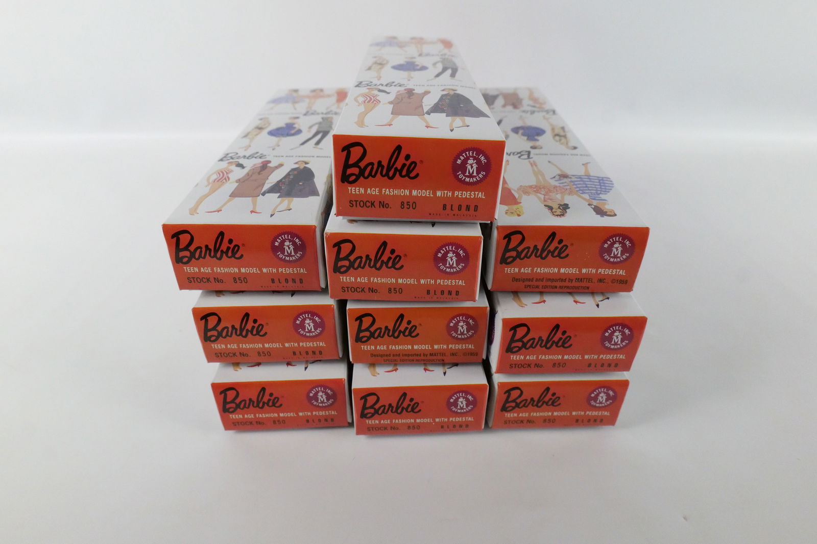 Mixed Lot of Dolls and Barbie Accessories - 7