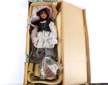 Designer Guild Caperucita Roja Red Riding Hood Artist Porcelain Doll