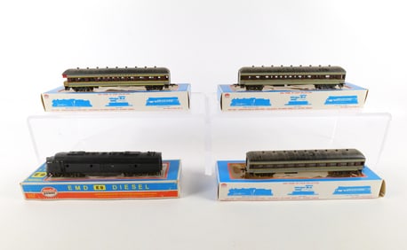 Model Power HO Gauge Passenger Car Set