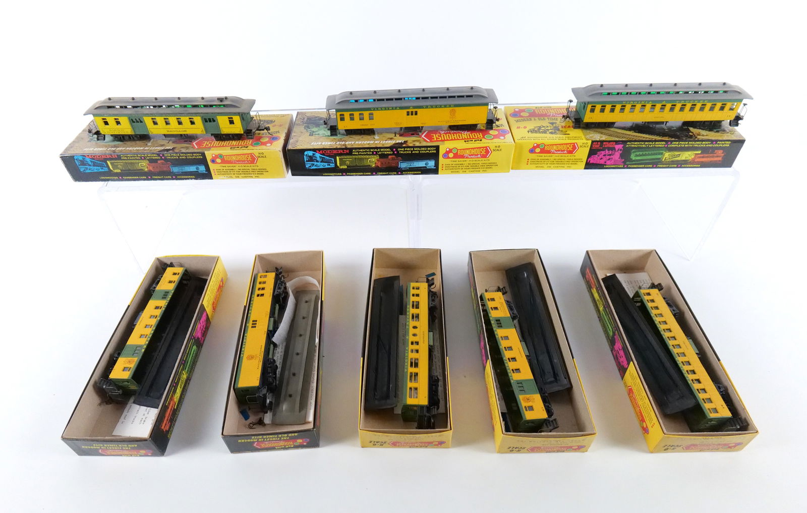 Roundhouse HO Gauge Virginia & Truckee Passenger Car Set: Roundhouse HO Gauge Virginia & Truckee Passenger Car Set. Including Business Car, Pullman Baggage, 2 x Baggage Car, 2 x Combination Car, and 2 x Passenger Cars. All come with boxes. Used Condition.