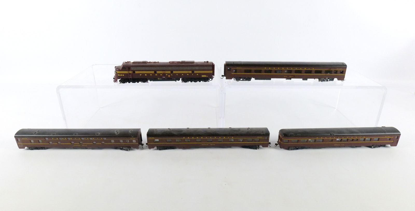 HO Gauge Pennsylvania Railroad Non Matching Passenger Car Train Set (1 of 11)
