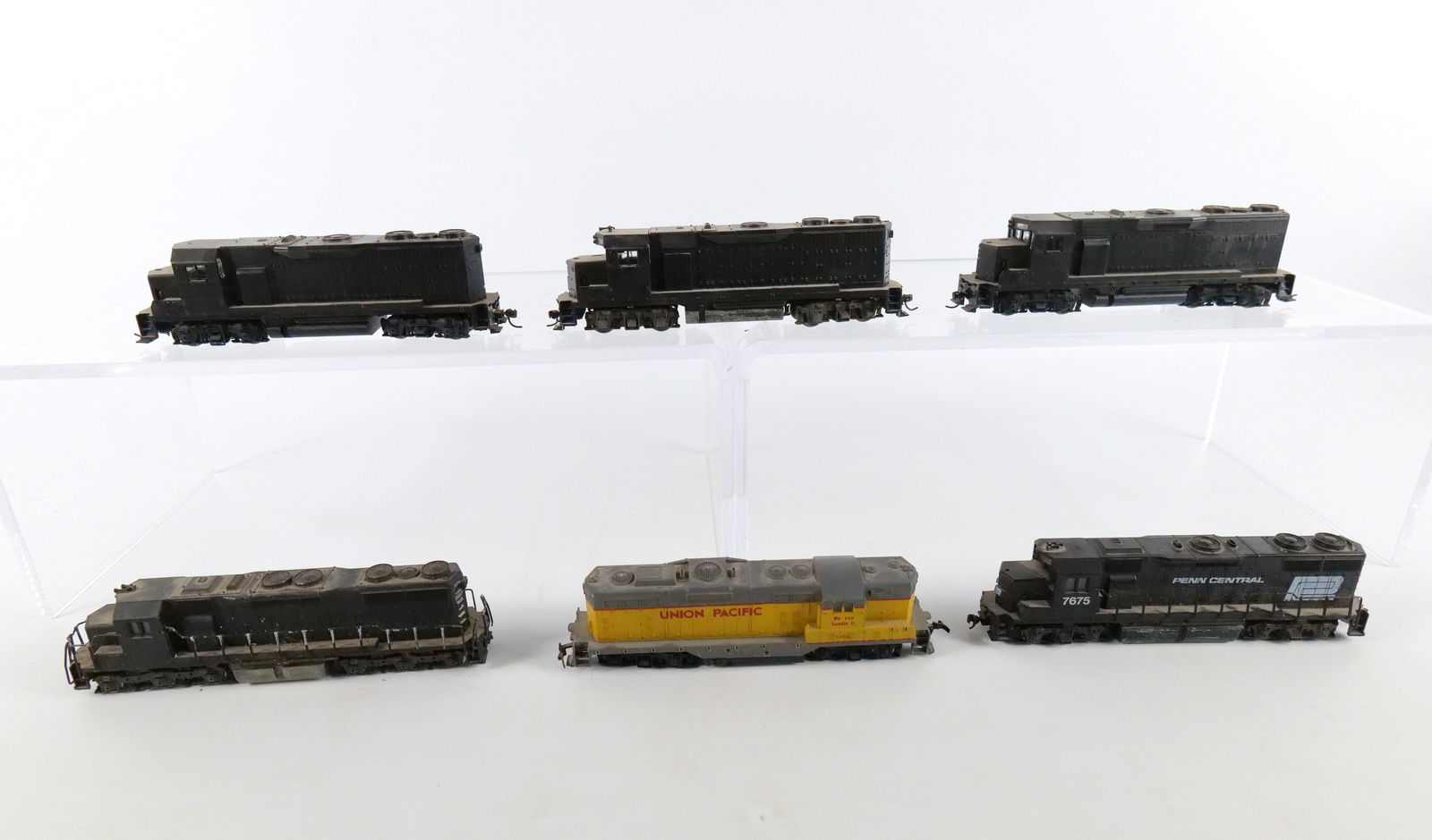 Lot of 6 HO Gauge Engines (1 of 12)