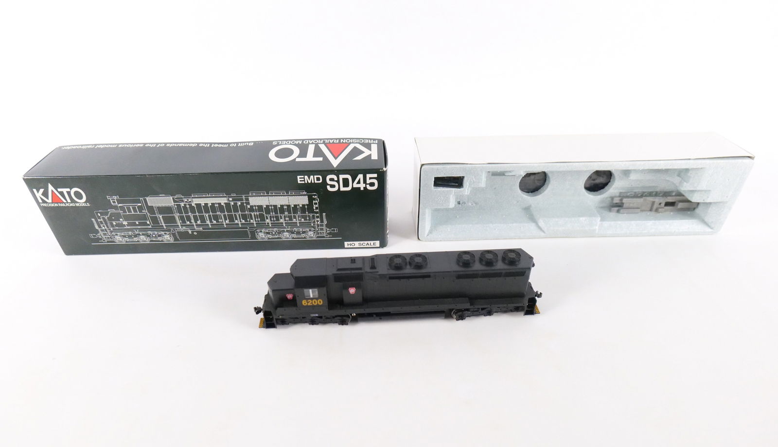 Kato HO Gauge Pennsylvania EMD SD45 Engine: Kato HO Gauge Pennsylvania EMD SD45 Engine. Comes with original box. All invoices must be paid within 24 hours of the sale. We offer multiple shipping options, please read the shipping terms to