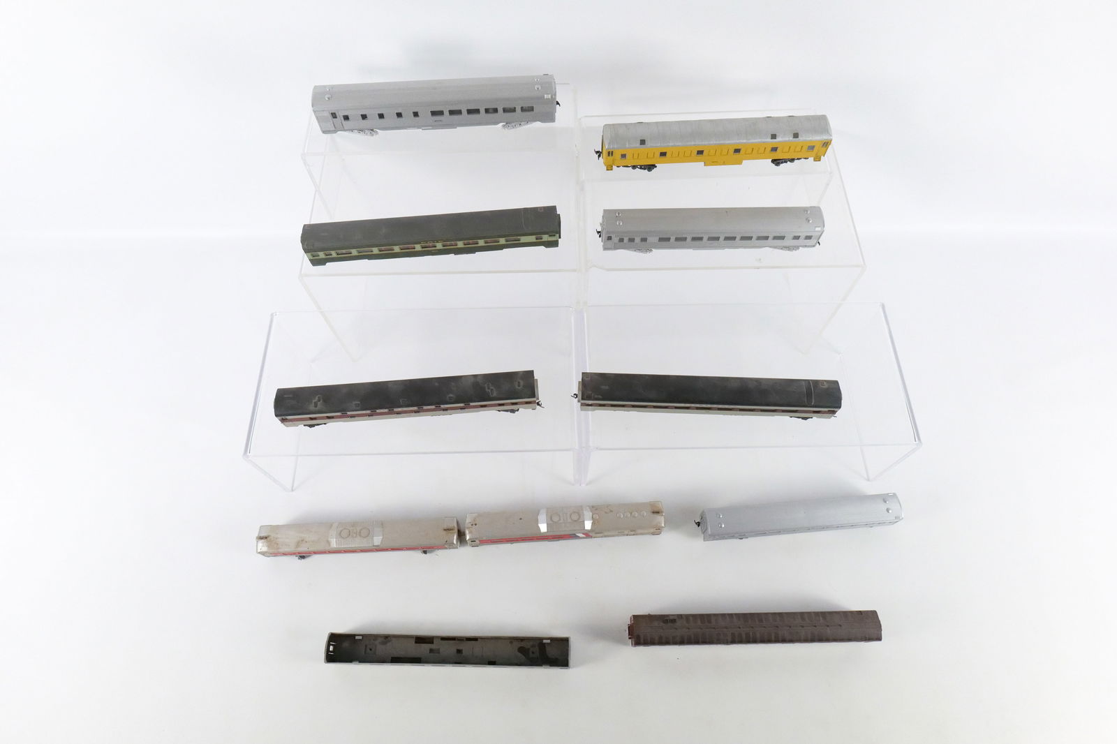 Lot of HO Gauge Passenger Cars - 11