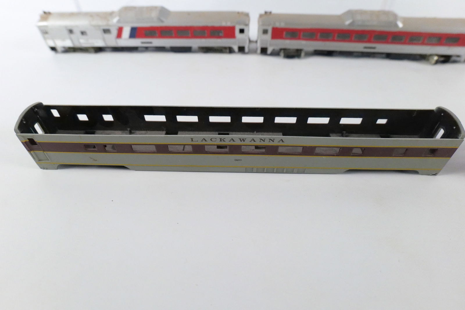 Lot of HO Gauge Passenger Cars - 8