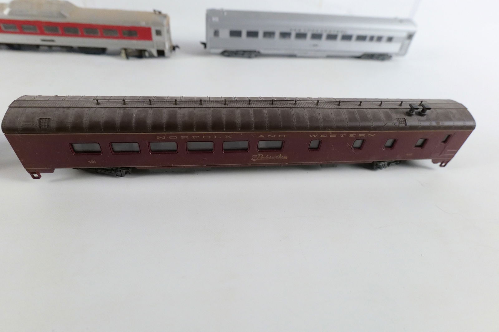 Lot of HO Gauge Passenger Cars - 9