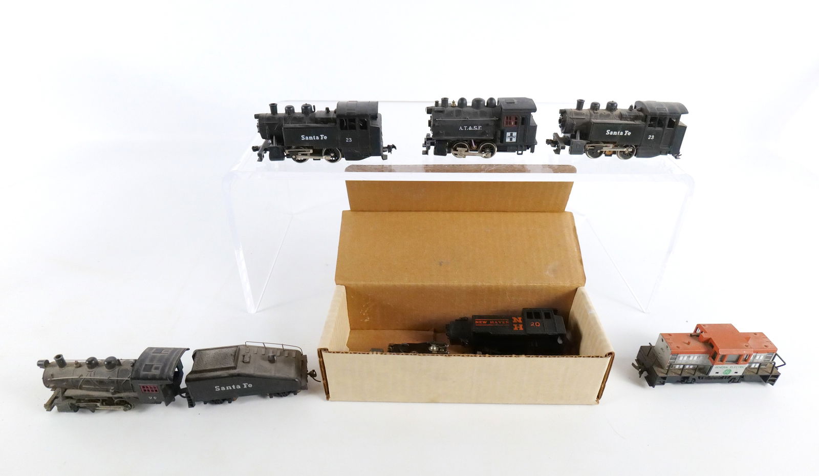 Lot of HO Gauge Engines (1 of 12)