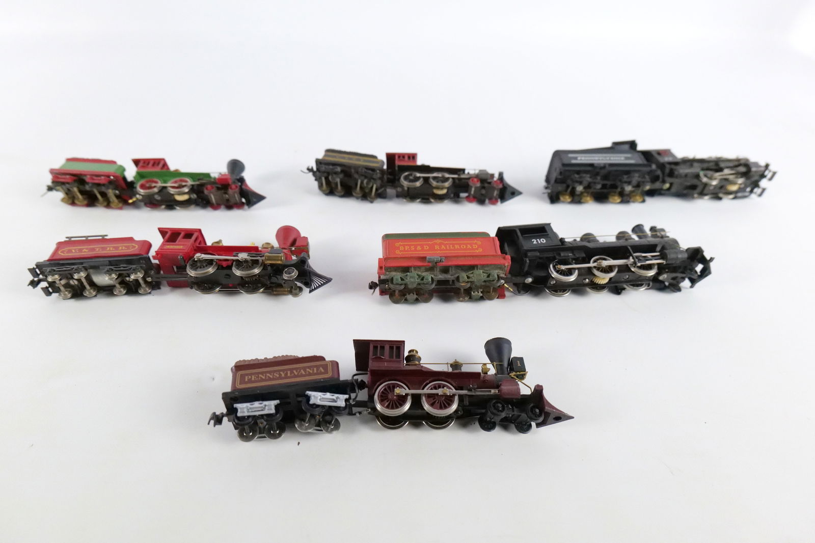 Lot of 6 HO Gauge Engines and Tenders - 10