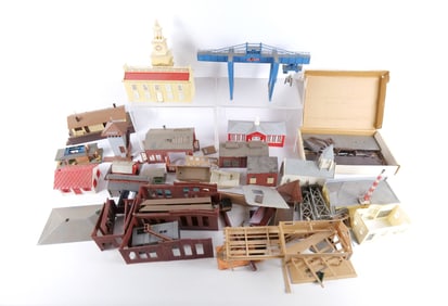 Lot of HO and O27 Scale Plasticville Accessories
