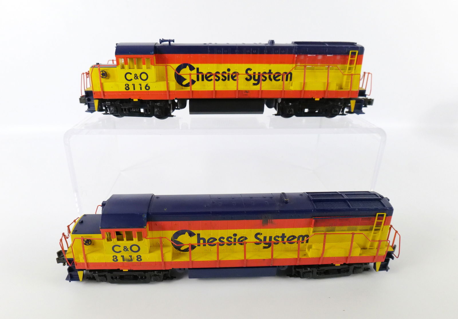 Lot of 2 O Scale Weaver Chessie System Engines - 8116 and 8118: Lot of 2 O27 Gauge Weaver Chessie System Engines - 8116 and 8118. All invoices must be paid within 24 hours of the sale. We offer multiple shipping options, please read the shipping terms to understan