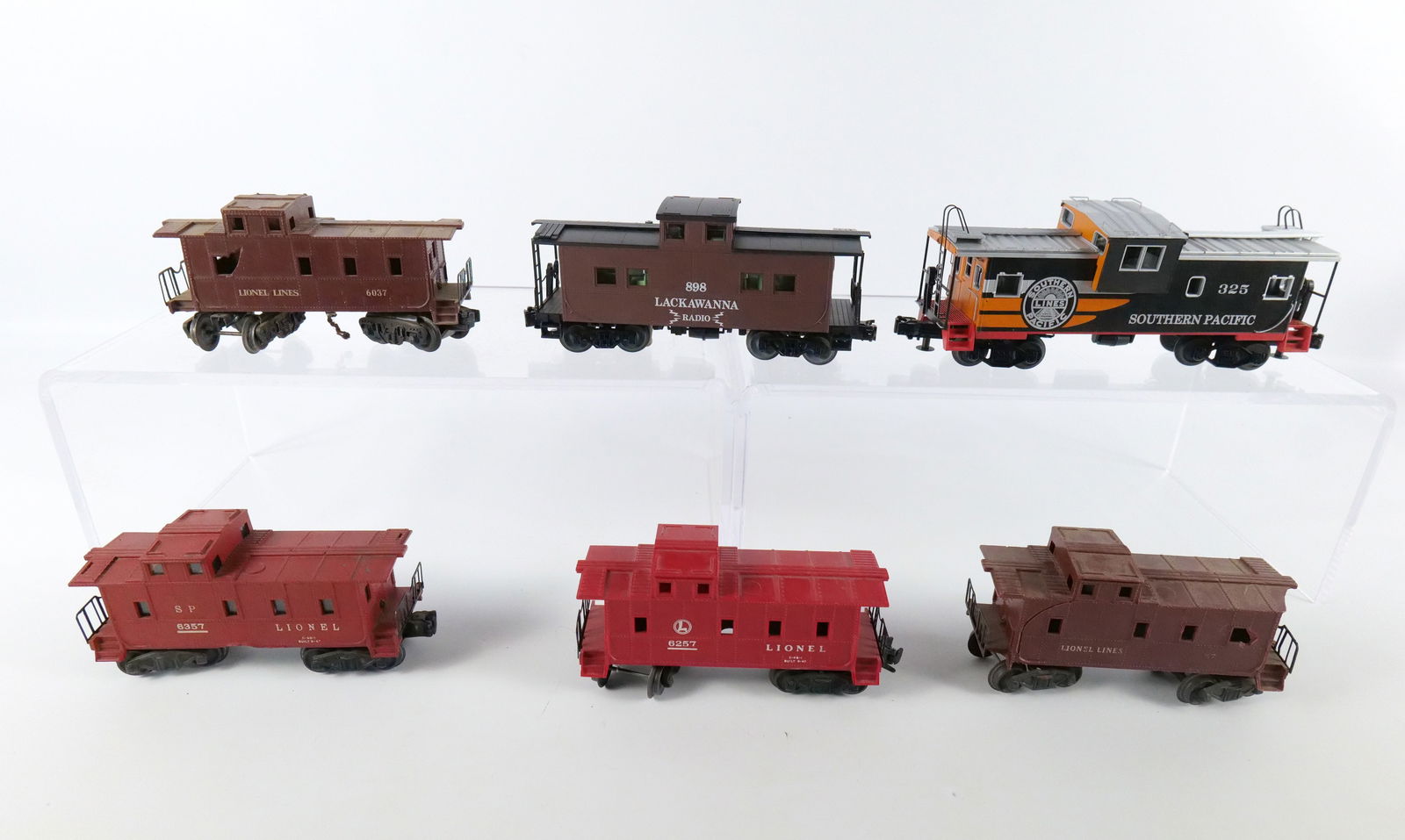 Lot of O Gauge Rolling Stock Trains (1 of 12)