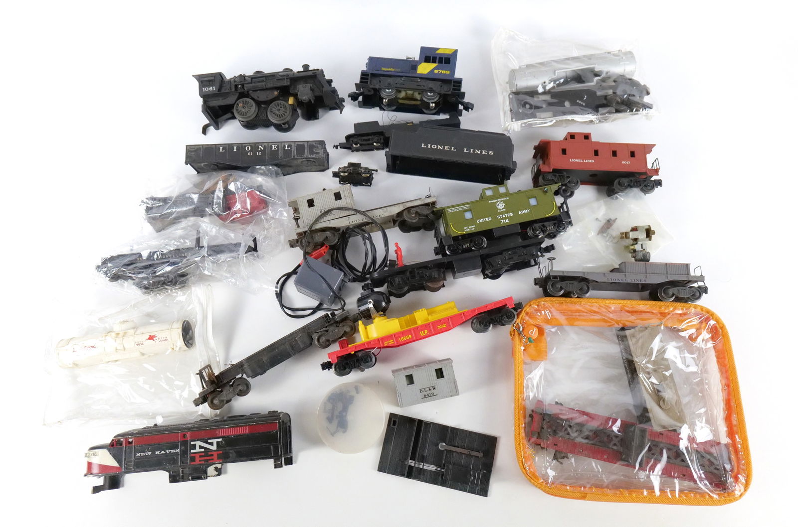 Lot of O Scale Trains: Lot of O27 Gauge Trains. Mostly All AS-IS For Parts. All invoices must be paid within 24 hours of the sale. We offer multiple shipping options, please read the shipping terms to understand your option