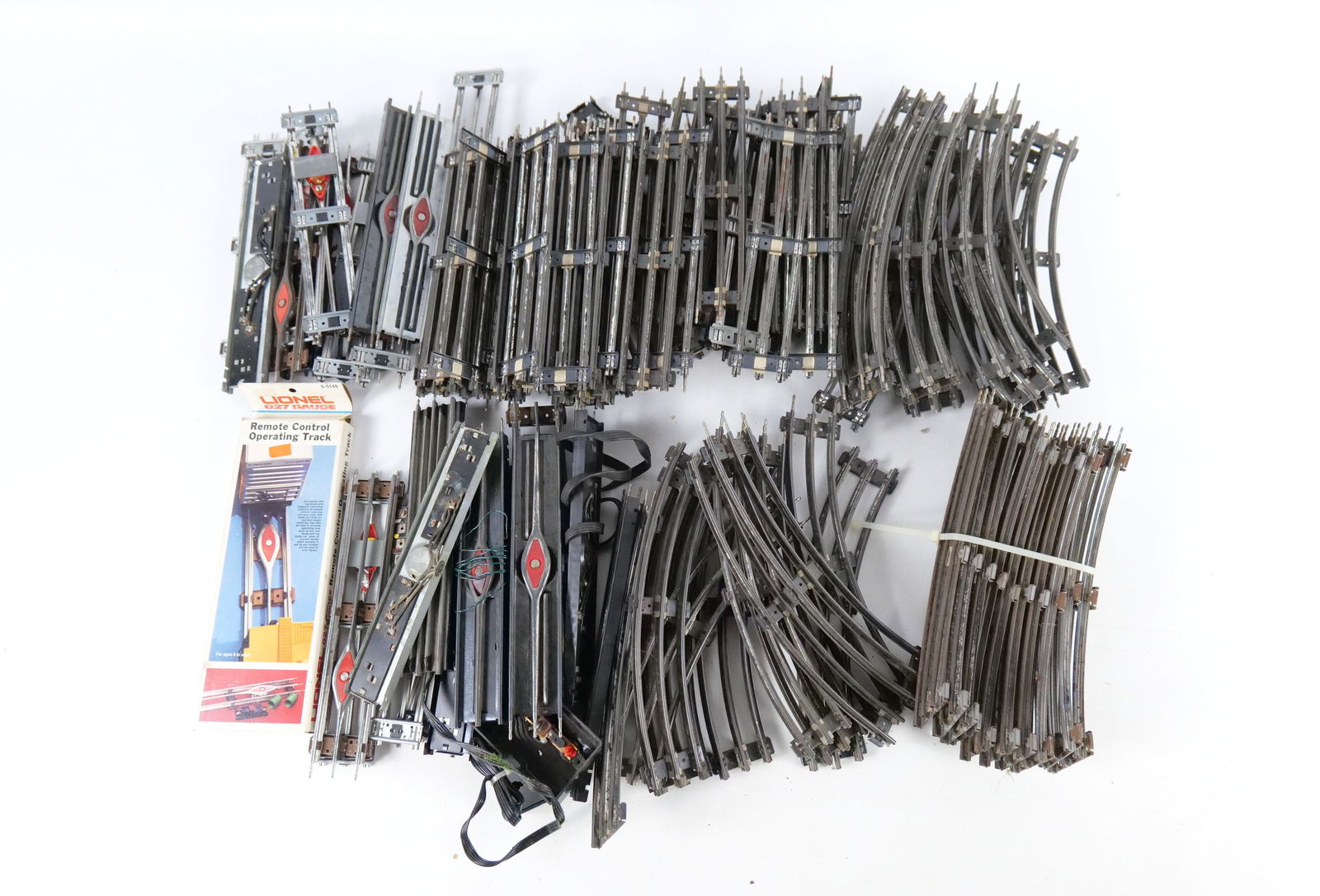 Lot of O Gauge Track: Lot of O27 Gauge Straight Track. Lot also includes Remote Control Operating Track. All invoices must be paid within 24 hours of the sale. We offer multiple shipping options, please read the shipping