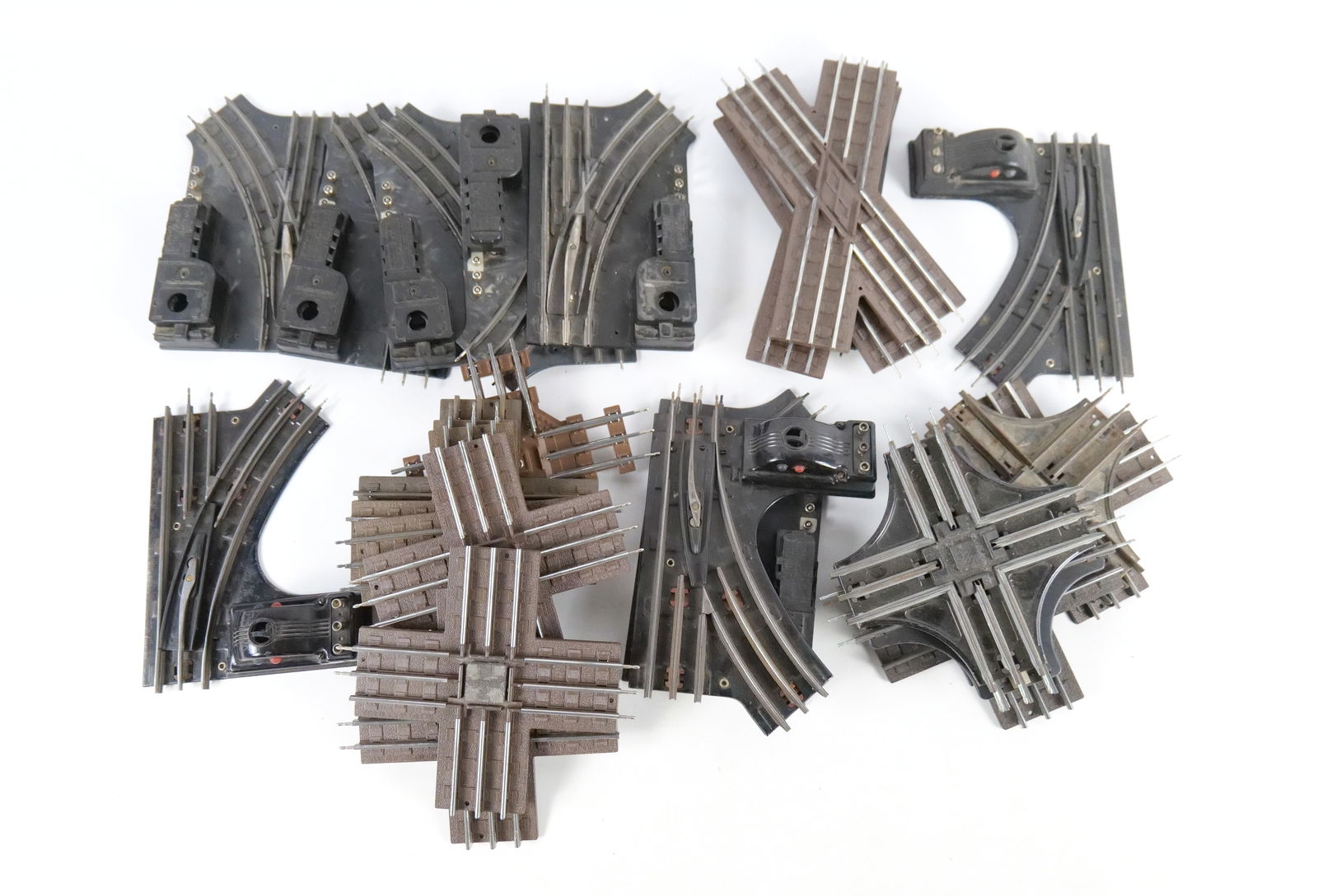 Lot of O Gauge Switch and Cross Track: Lot of O27 Gauge Switch and Cross Track. All invoices must be paid within 24 hours of the sale. We offer multiple shipping options, please read the shipping terms to understand your options. We also