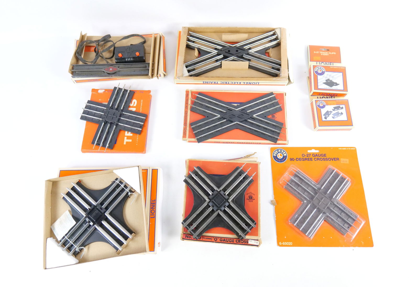 Lot of Lionel Track Accessories: Lot of Lionel 027 Gauge Track Accessories. Including #1020 Crossing, #1023 Crossover, O Gauge Crossover, O-27 Remote Control Track, Track Clips and More. All come with original packaging. All