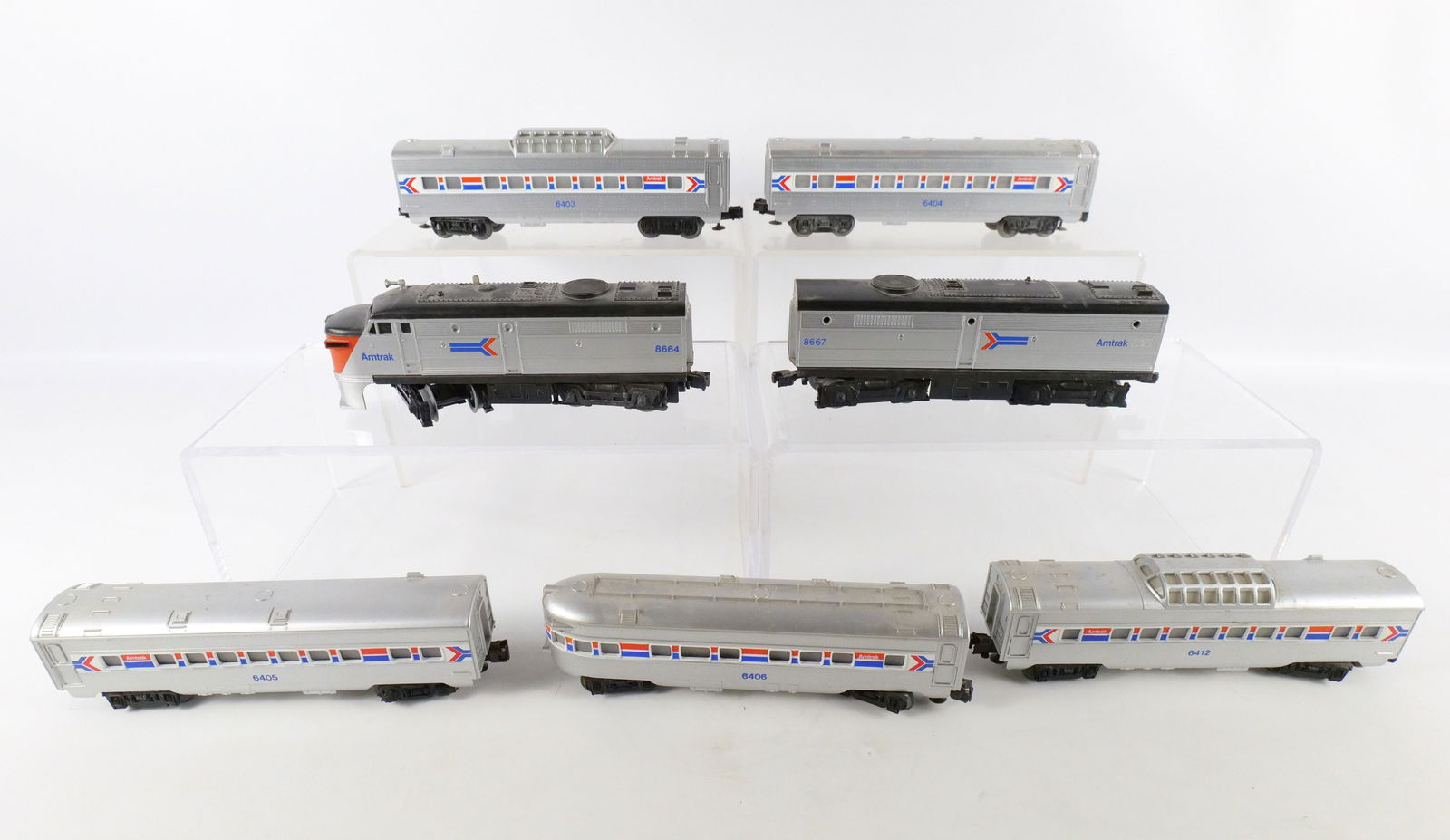 Lionel O Gauge Amtrak Passenger Car Set: Lionel O27 Gauge Amtrak Passenger Car Set. Including Diesel Engine No. 8664 and B Unit 8667 and 5 Passenger Cars. Used Condition. All invoices must be paid within 24 hours of the sale. We offer
