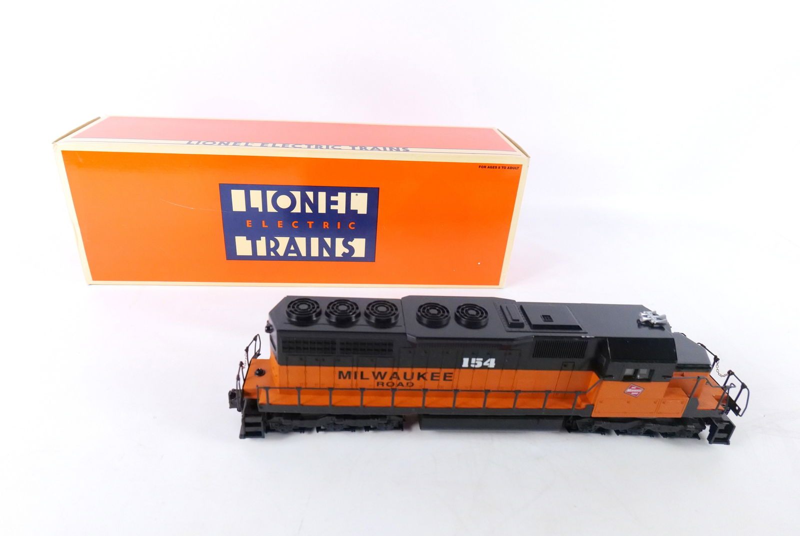Lionel Milwaukee Road SD-40 Engine: Lionel 027 Gauge Milwaukee Road SD-40 Engine. No. 6-18223. Comes with Original Box. All invoices must be paid within 24 hours of the sale. We offer multiple shipping options, please read the shipping