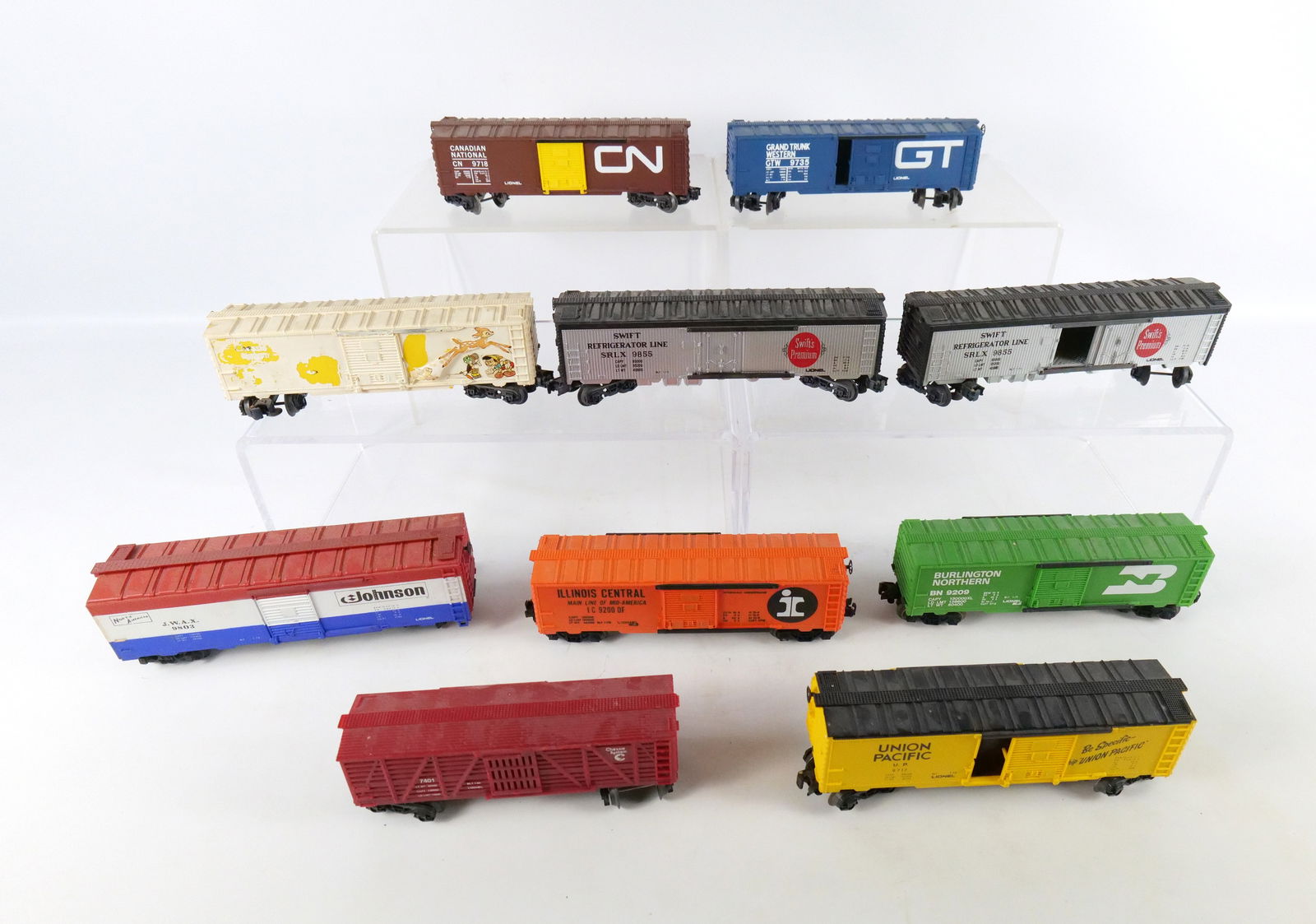 Lot of 10 O27 Gauge Rolling Stock: Lot of 10 O27 Gauge Rolling Stock. Mostly Lionel. Including Burlington Northern, Union Pacific, Chessie System, Illinois Central, Swift Refrigerator Line, and More. All invoices must be paid within 24