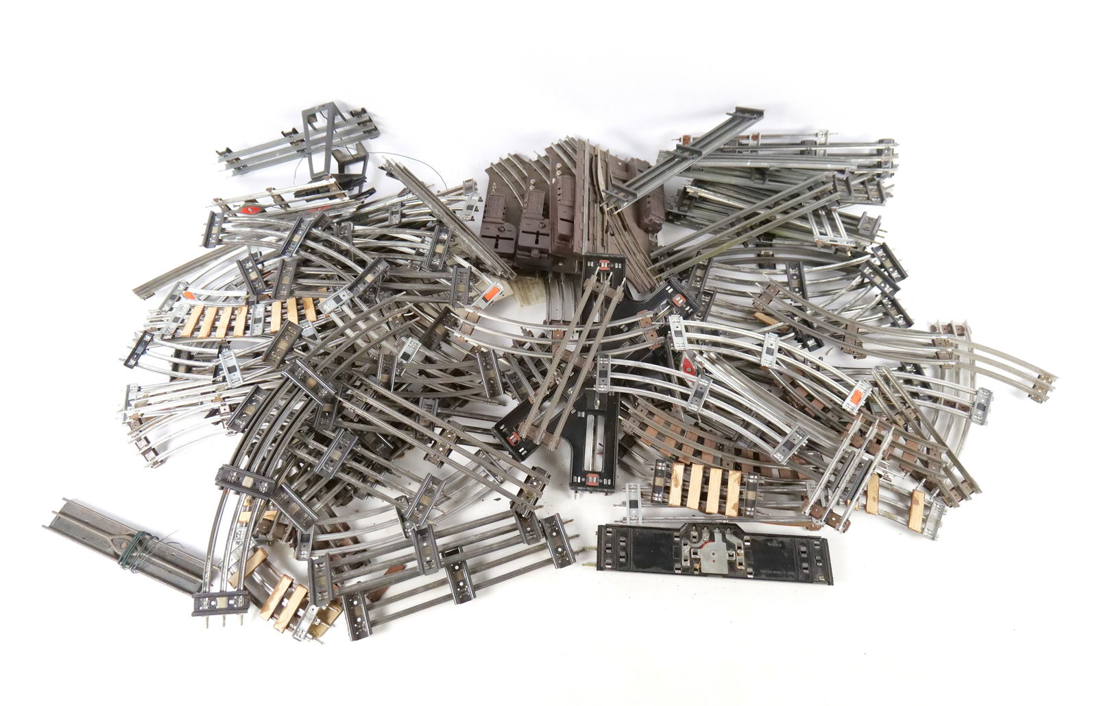 Lot of O Gauge Track: Lot of O27 Gauge Track. Including Straight and Curved. All invoices must be paid within 24 hours of the sale. We offer multiple shipping options, please read the shipping terms to understand your