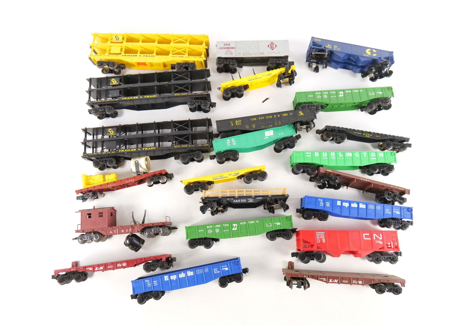 Lot of O Gauge Rolling Stock (1 of 7)