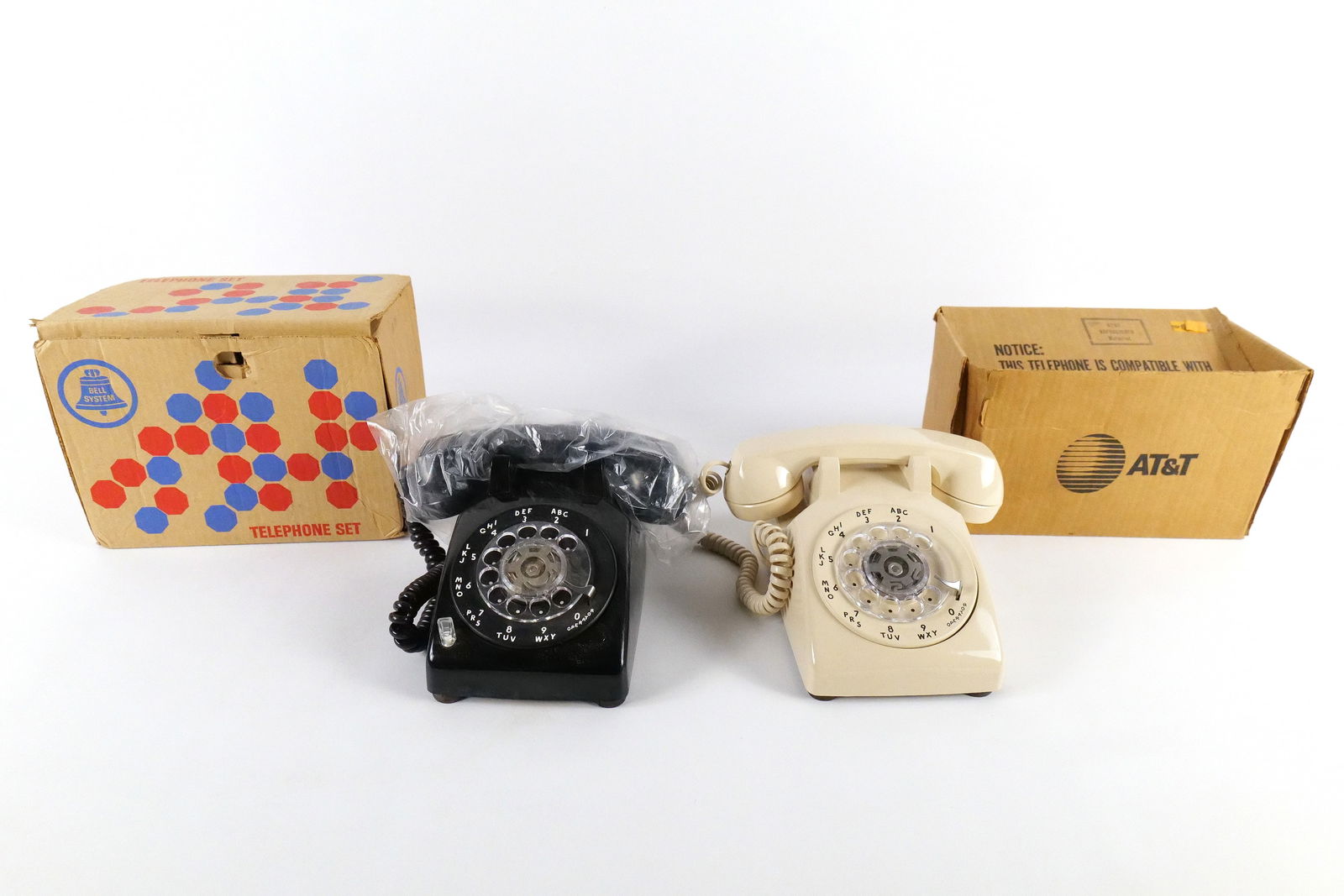 Lot of 2 Vintage Rotary Phones in Original Boxes (1 of 18)