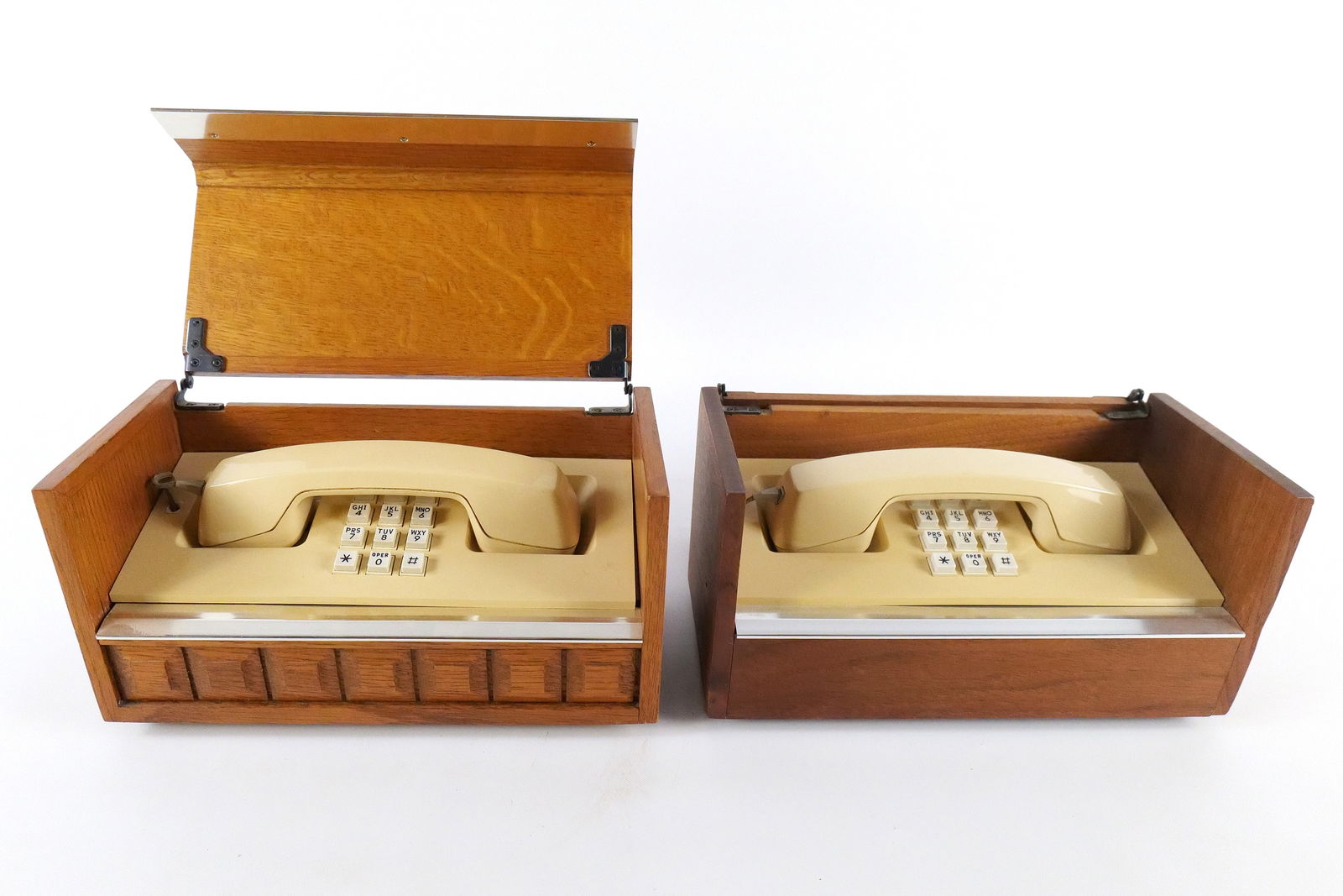 Lot of 2 Vintage Western Electric Executive Stowaway Push Button Telephones (1 of 19)