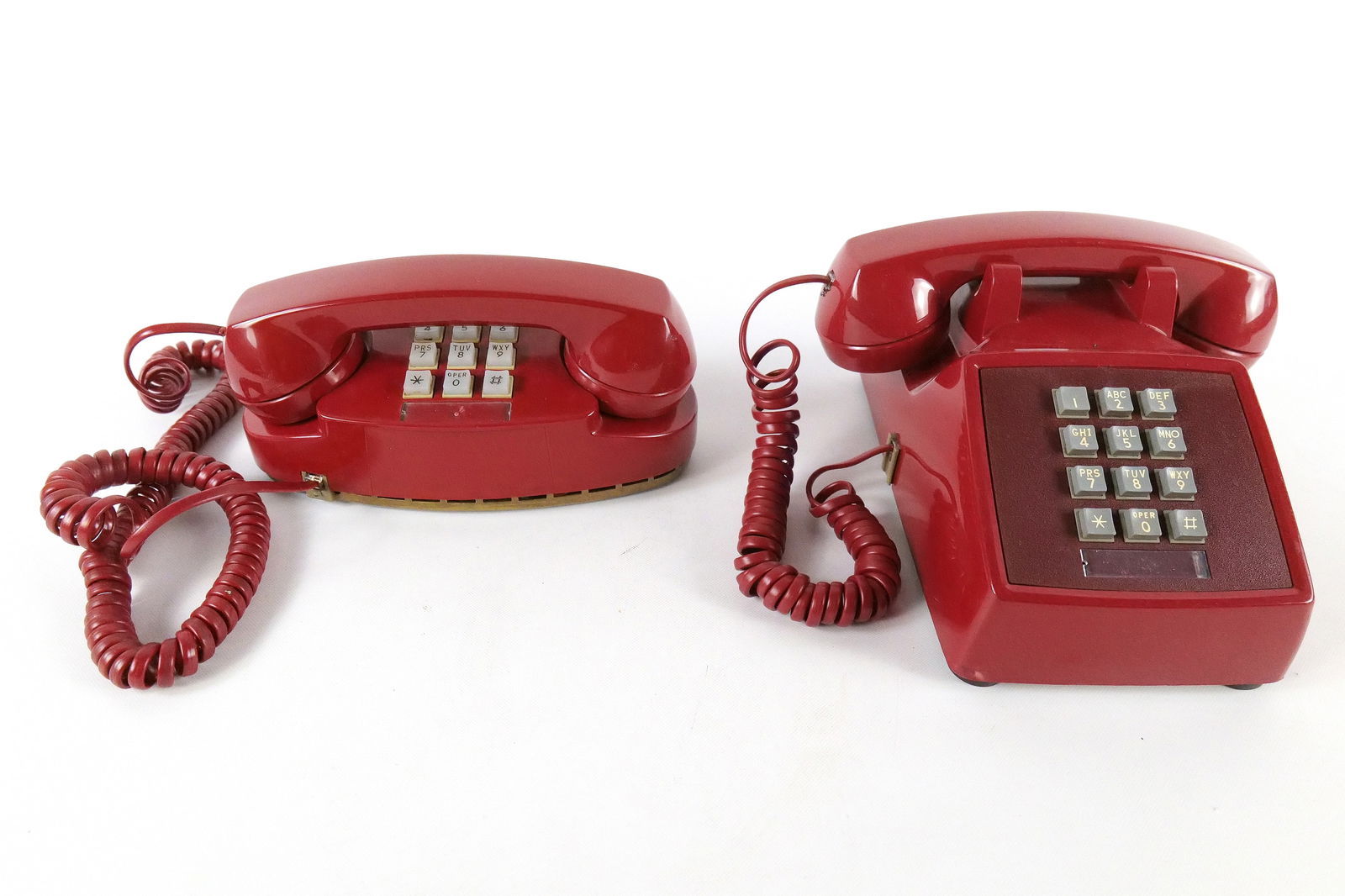 Lot of 2 Vintage Red Push Button Telephones (1 of 16)