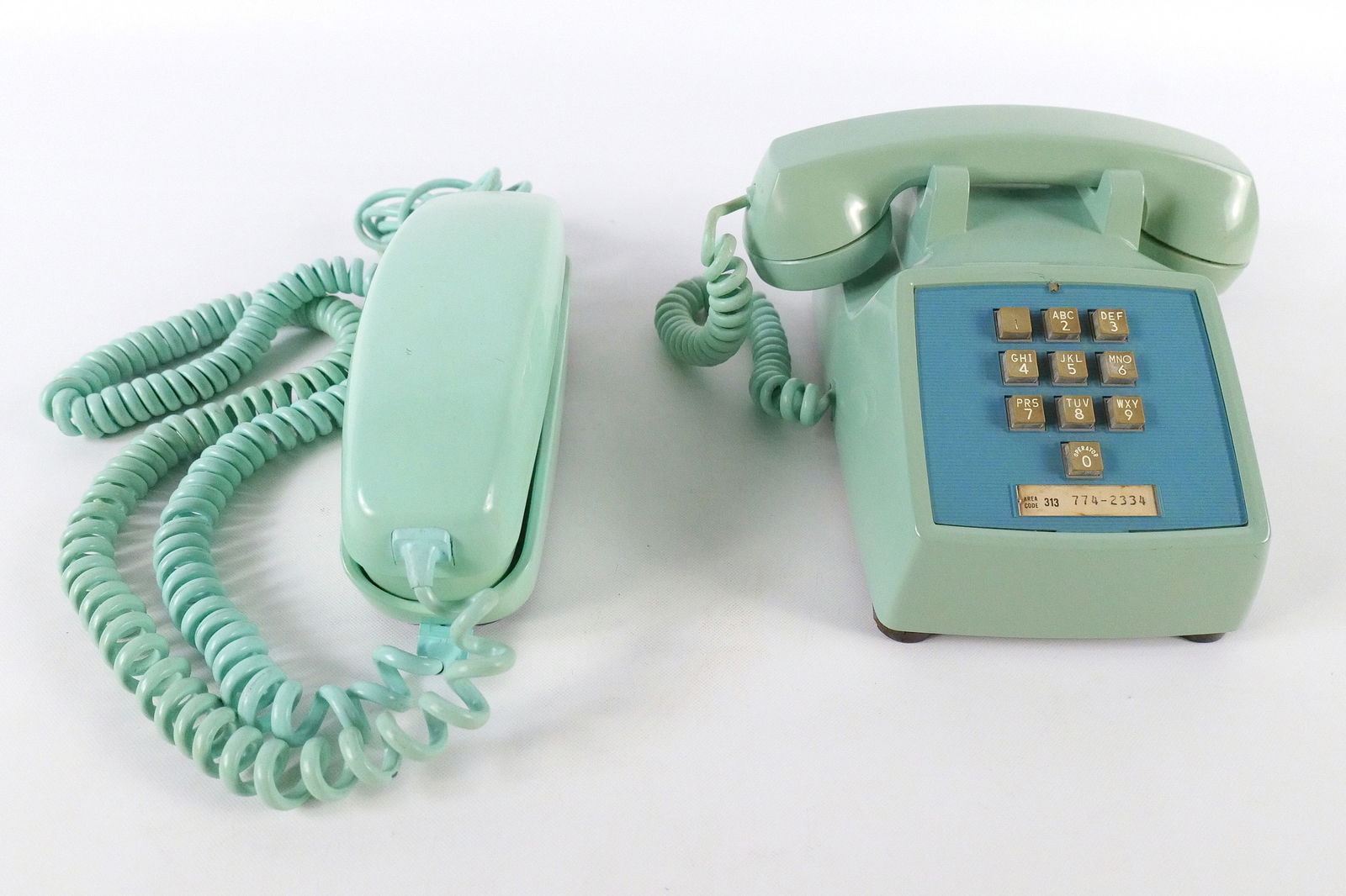 Lot of 2 Vintage Aqua Blue Western Electric Telephones (1 of 16)