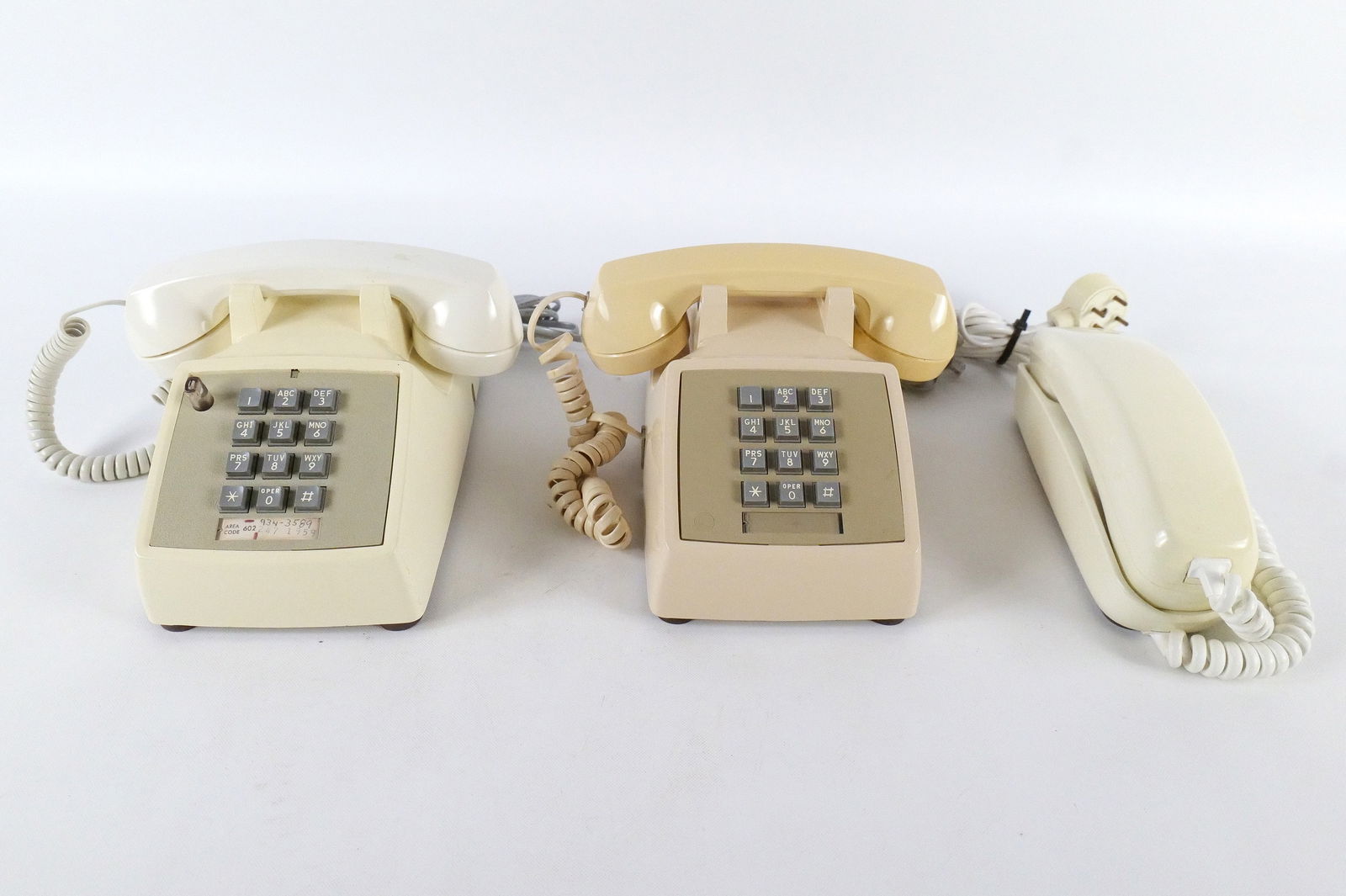 Lot of 3 Vintage Western Electric Push Button Telephones (1 of 9)