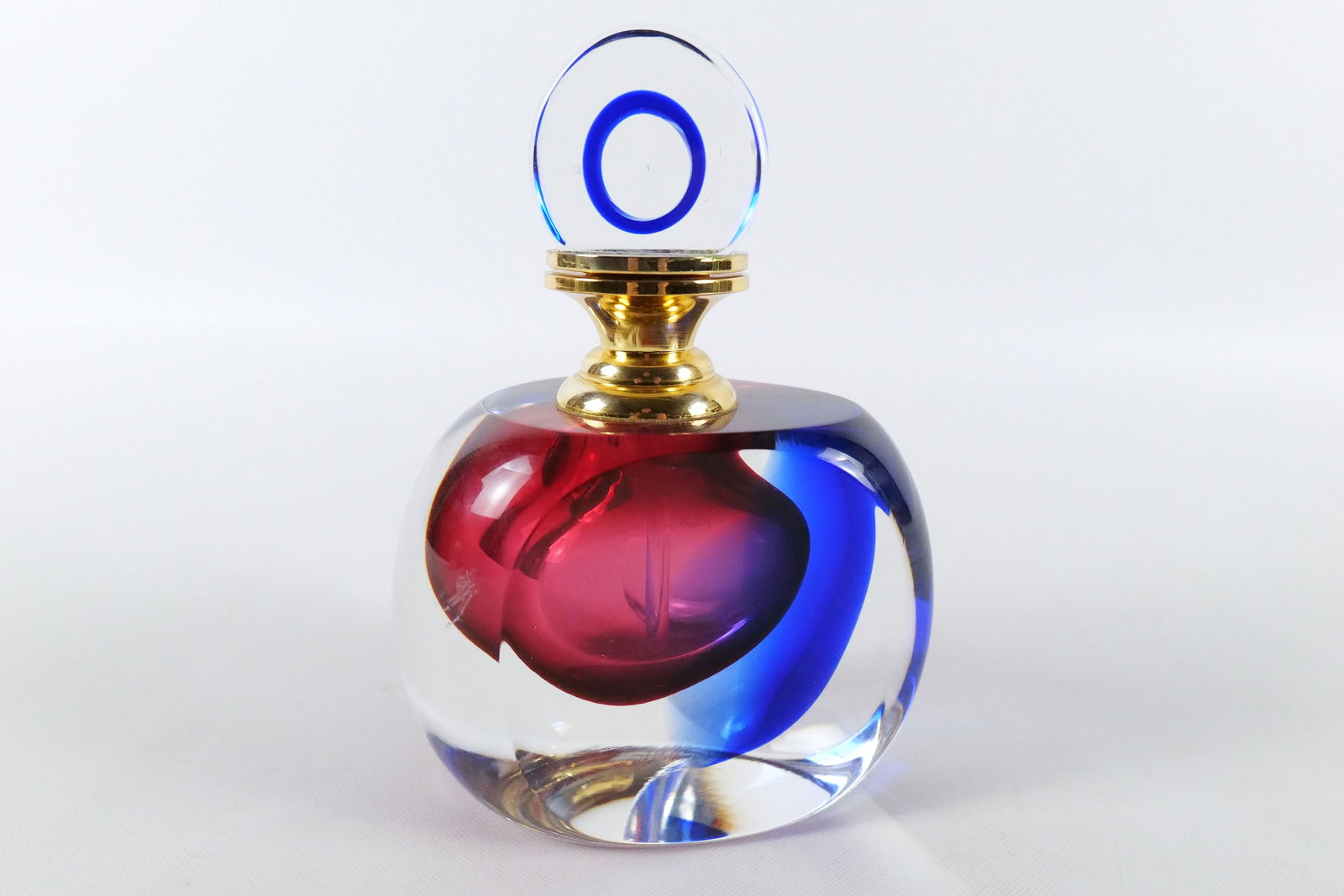Murano Art Glass Perfume Bottle: Murano Art Glass Perfume Bottle. Measures 6.75" tall x 5" wide. All invoices must be paid within 24 hours of the sale. We offer multiple shipping options, please read the shipping terms to understand
