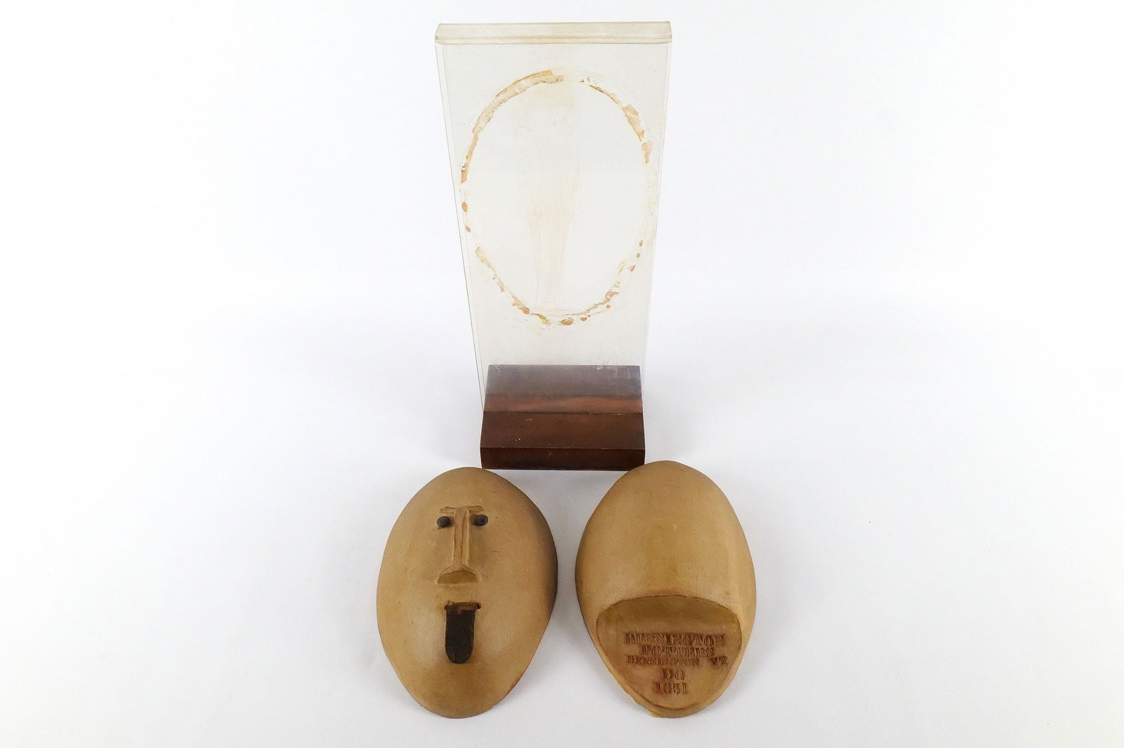 Vintage David Gil for Bennington Potters Two Piece Mask: Vintage David Gil for Bennington Potters Two Piece Mask. Iron Bolts were used as eyes and leather was used to create the tongue. Tongue has some wear. Comes with Lucite stand on wooden base. Heads