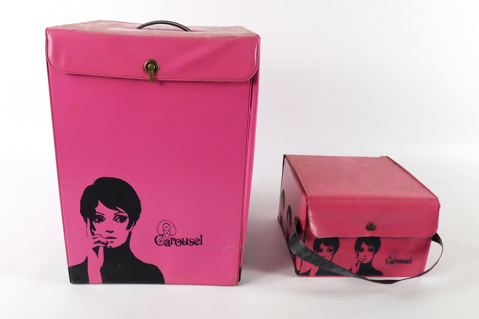 Lot of 2 Vintage Twiggy Hot Pink Carousel Wig Boxes: Lot of 2 Vintage Twiggy Hot Pink Carousel Wig Boxes. Tallest measures 12". All invoices must be paid within 24 hours of the sale. We offer multiple shipping options, please read the shipping terms to