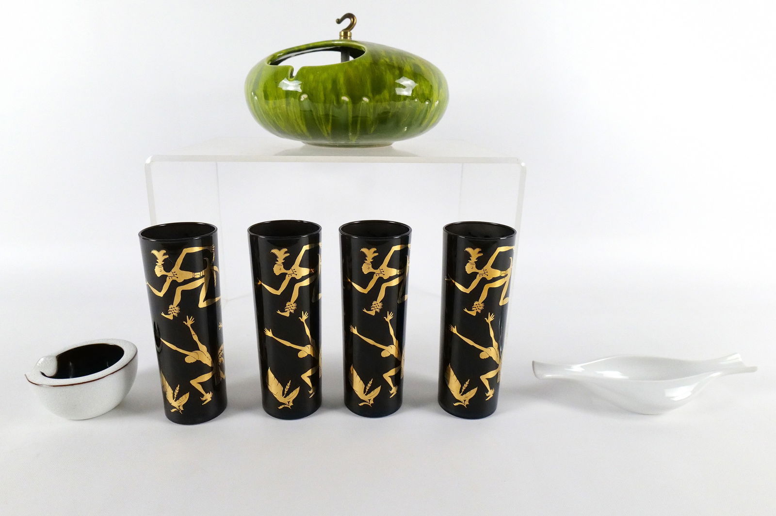 Lot of Pottery and Glass Pieces (1 of 9)