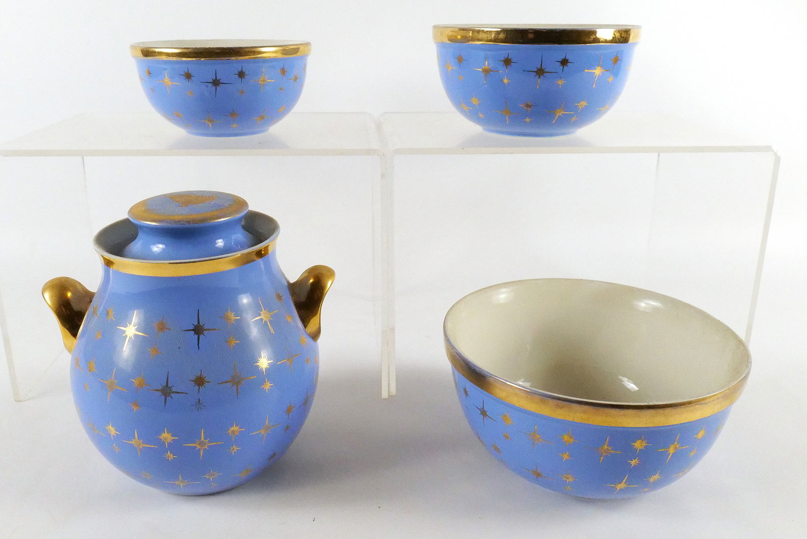 Lot of Halls Atomic Starburst Pottery: Lot of Halls Atomic Starburst Pottery Pieces. Including Cookie Jar and Mixing Bowl Nest of 3. Some wear to gold on cookie jar lid. Cookie jar measures 8.5" tall x 9" wide. All invoices must be paid wi