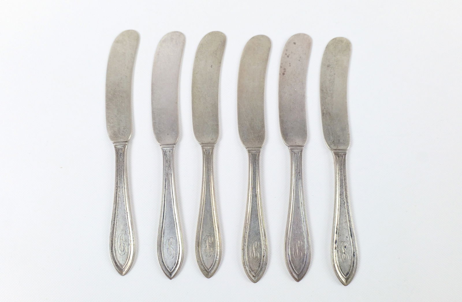 Lot of 6 Sterling Silver Butter Spreaders: Lot of 6 Sterling Silver Butter Spreaders. Marked Sterling. Weighs approx. 141.6 grams. Measures approx. 6" long. All invoices must be paid within 24 hours of the sale. We offer multiple shipping