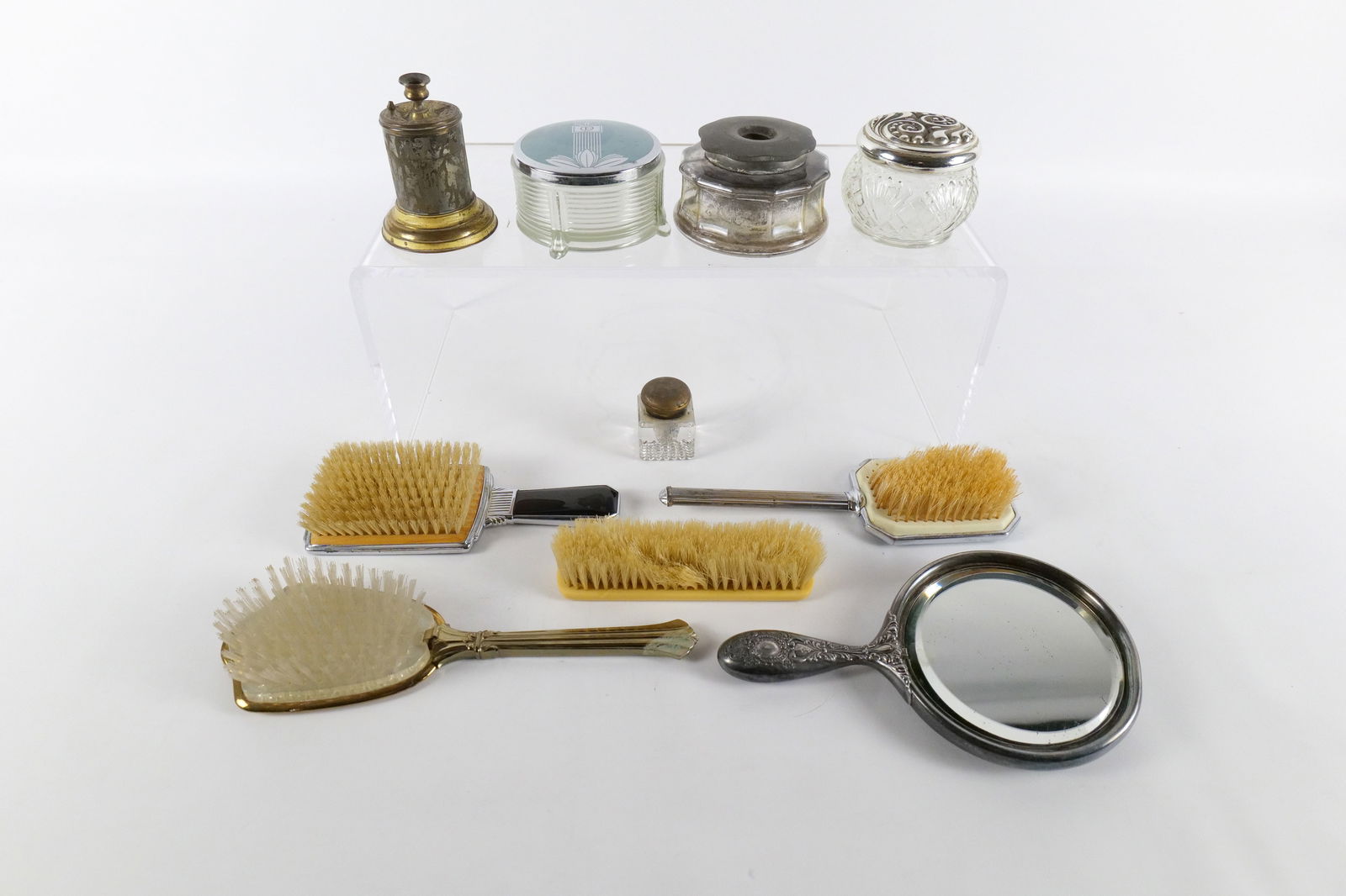 Lot of Vintage Vanity Items (1 of 9)